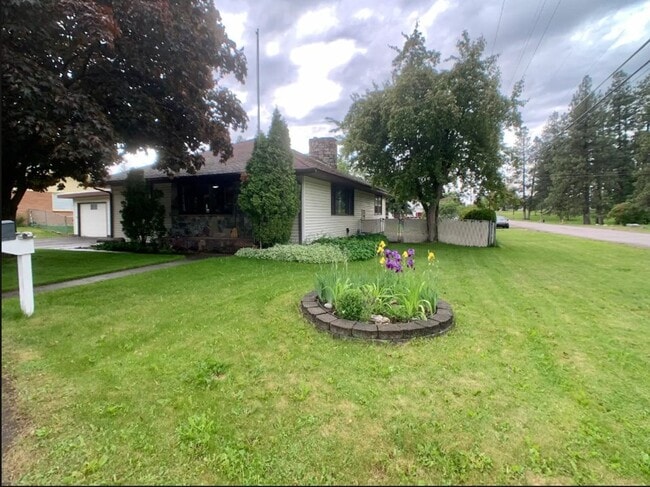 Building Photo - 4 Bedroom Unfurnished Home in Columbia Falls