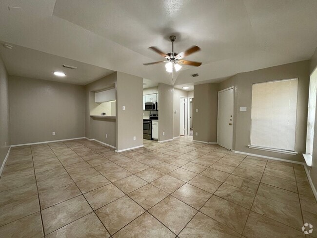 Building Photo - AVAILABLE NOW 2 BED 2 BATH APARTMENT IN EU... Unit 1