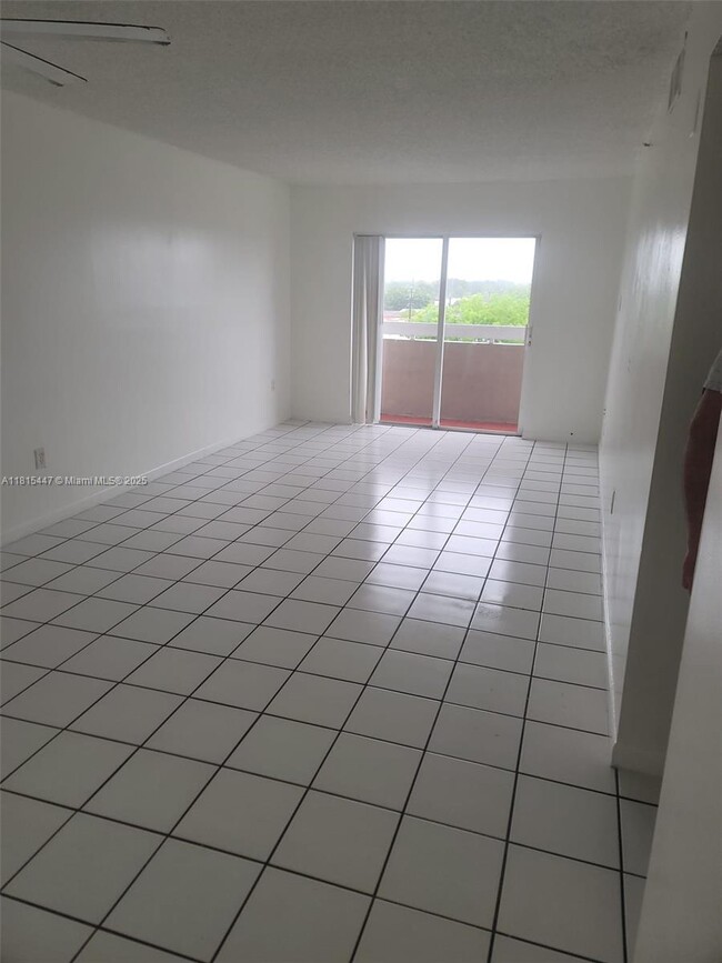Photo - 600 NW 32nd Pl Unit 506