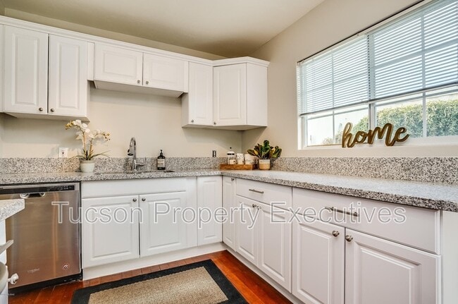 Photo - 1040 E Linden St