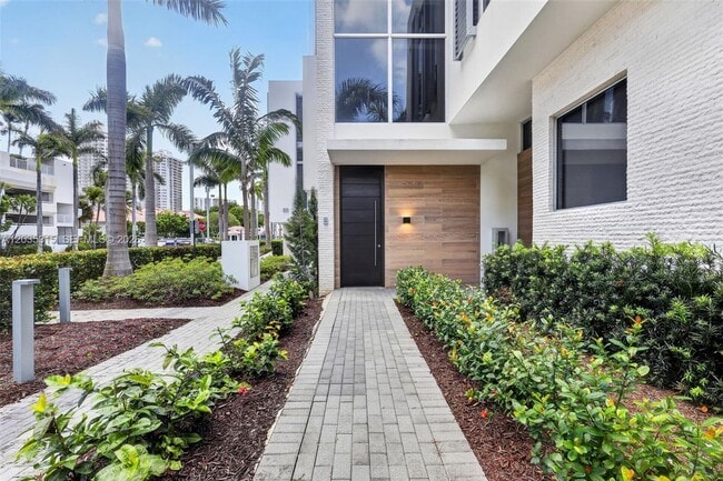 Photo - 3750 Yacht Club Dr