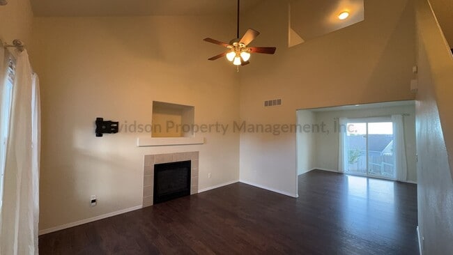 1045 Lords Hill Dr