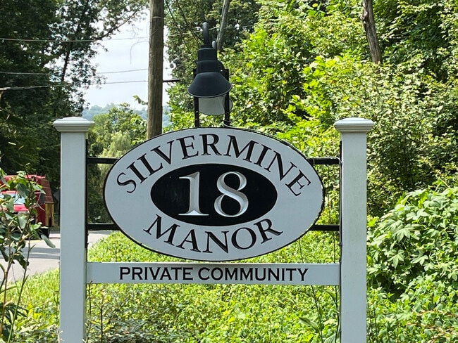 Building Photo - 1 Silvermine Manor Unit 1 Rental