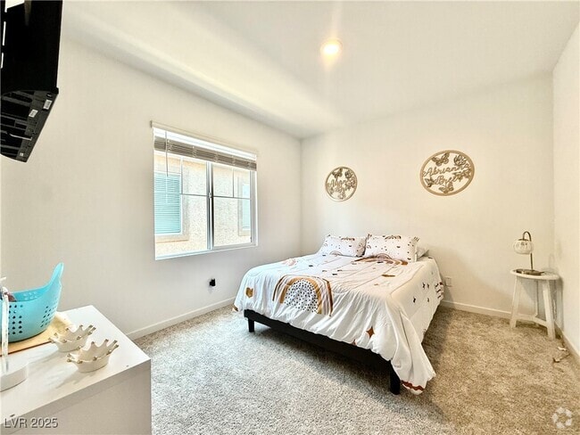 Building Photo - 137 Rohan Crst Ave Rental