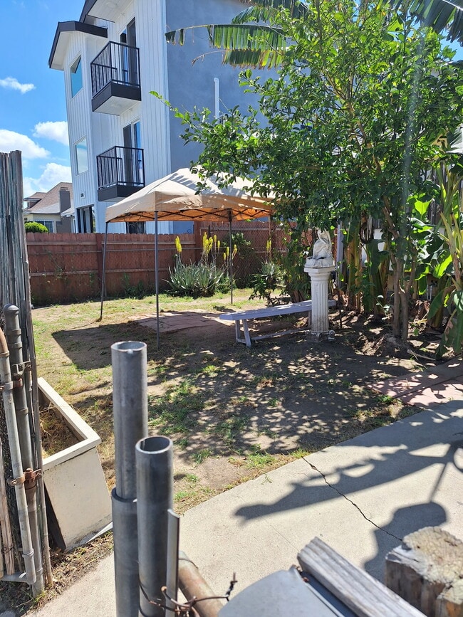 Photo - 1280 W 38th St