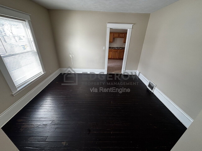 Photo - 737 6th St NW