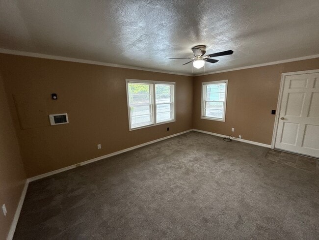 Photo - 465 Madrona Ave SE