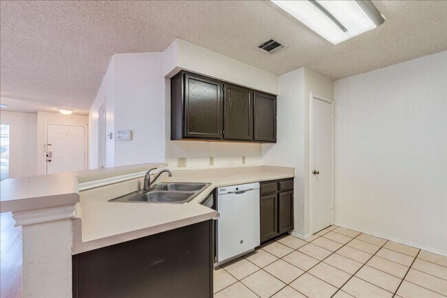 Photo - 14030 Merseyside Dr