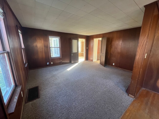 Photo - 2041 Charles St