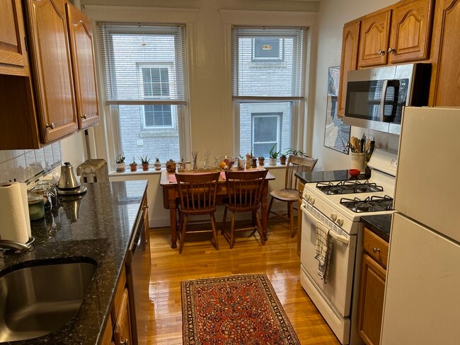 Building Photo - 1750 Commonwealth Ave Unit 5