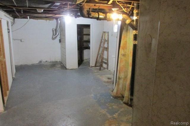 Photo - 995 Lakeview St