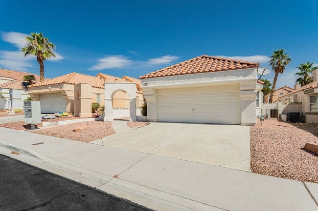 Building Photo - Remodeled 3 Bed Single Story Home