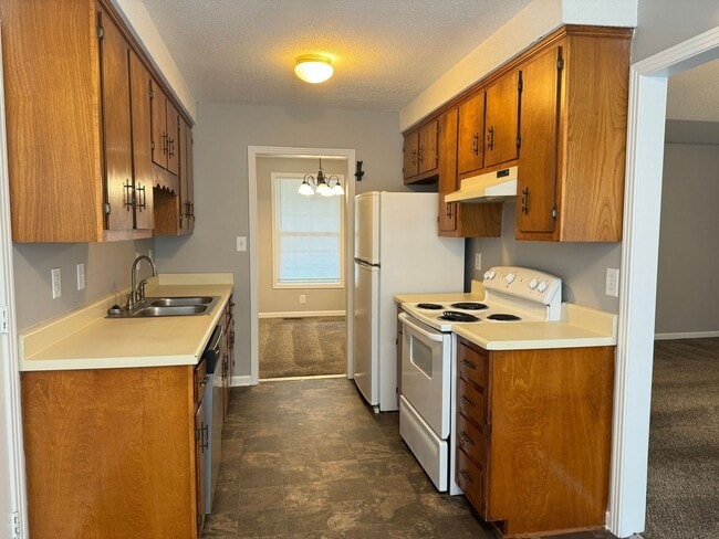 Photo - 104 Cornelia Ct