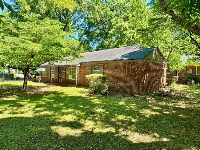 Photo - 804 Hillman St