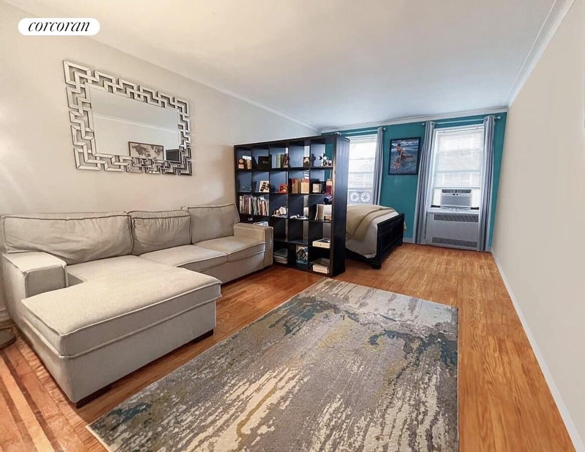 Photo - 64-85-85 Saunders St