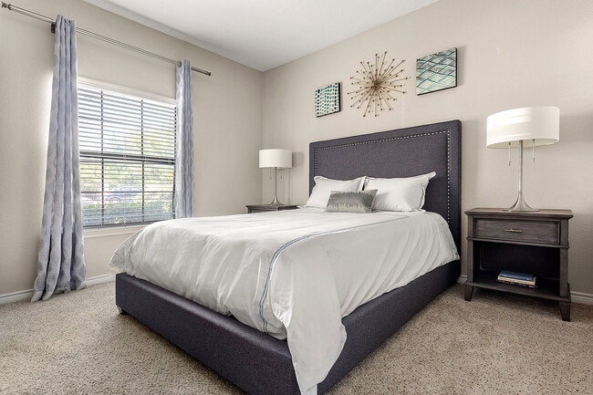 C208690_PinnacleRidge_Model2b2b_Bedroom2_01 - Pinnacle Ridge