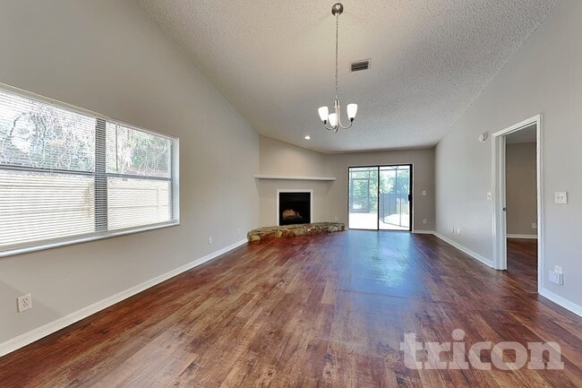 Photo - 2025 Helm Ln