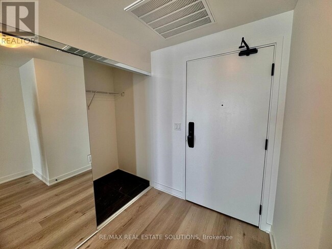 Photo - 2075 Lakeshore Rd. Unit 905
