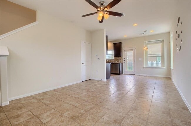 Photo - 2014 Barker House Cv