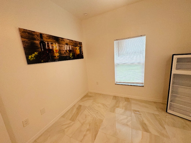 Photo - 815 Wells Ave Unidad Efficiency