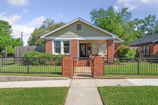 Photo - 1139 Le Green St House