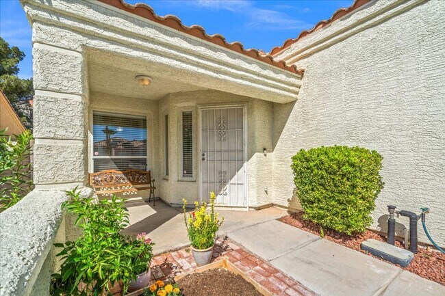Photo - Beautiful Bright 3 Bedroom Single Story Home with Expansive Kitchen and Gorgeous Backyard