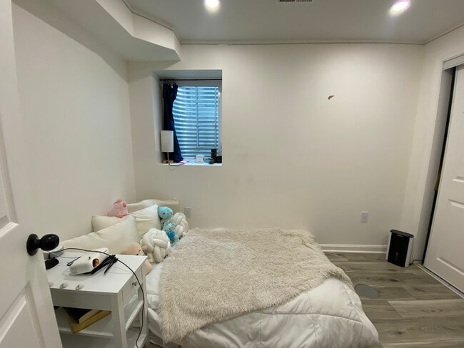 Building Photo - 1327 Belmont St NW Unit Rm# 6