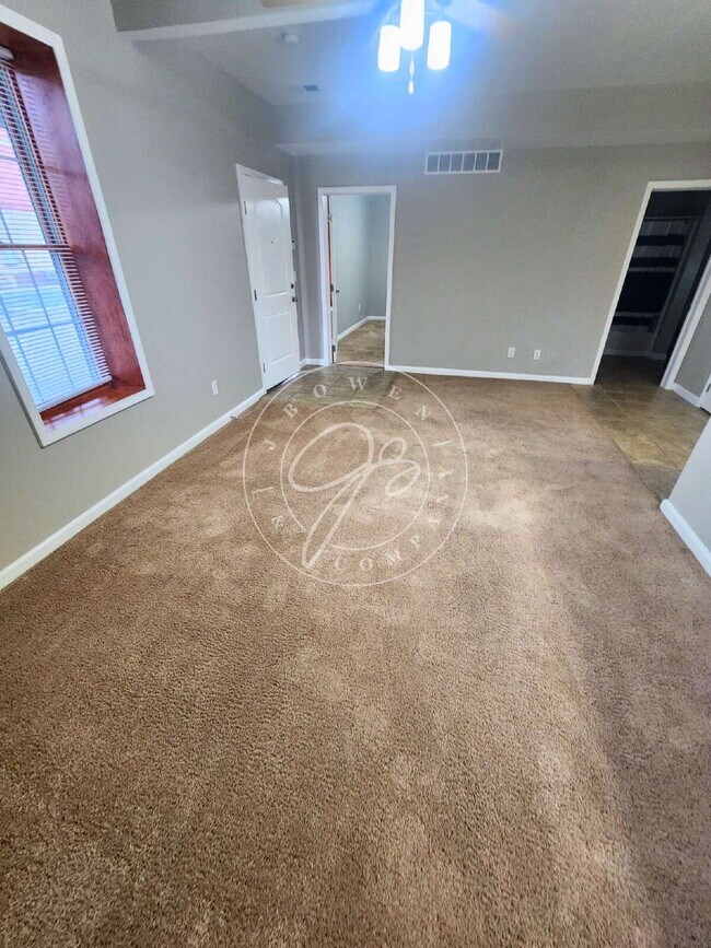 Photo - "Charming 1-Bedroom Duplex in Toledo's Vibrant North Huron Neighborhood!"