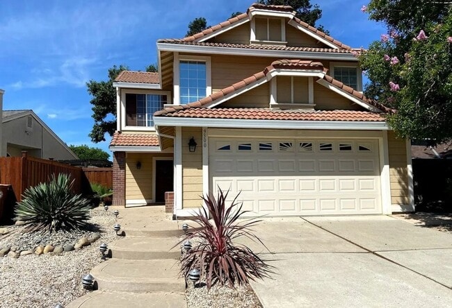 Building Photo - Freshly Painted 3 Bedroom + Loft in Desirable Elk Grove Neighborhood