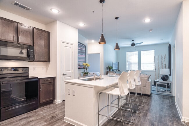 2HAB, 1BA - 966 ft² - McKee City Living