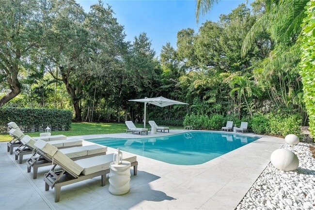 Building Photo - 641 Island Rd