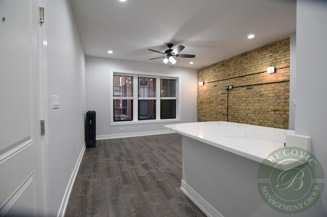 Photo - 6111 N Winthrop Ave Unit 3