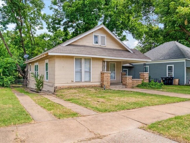 Photo - 533 E Woodard St