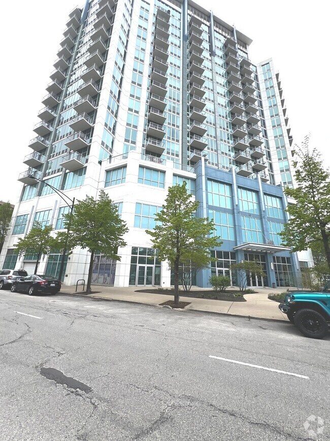 Building Photo - 1600 S Indiana Ave Rental