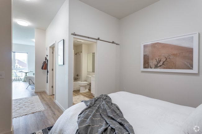 Buckman, Urban 1BR, 1BA - 589 SF