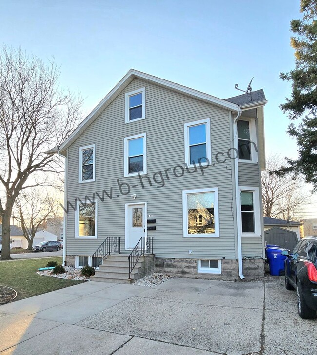 Building Photo - 6416 23rd Ave Unit Upper
