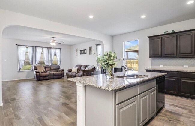 Photo - 1831 Creekwood Dr