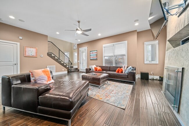 Photo - 900 Phillips St