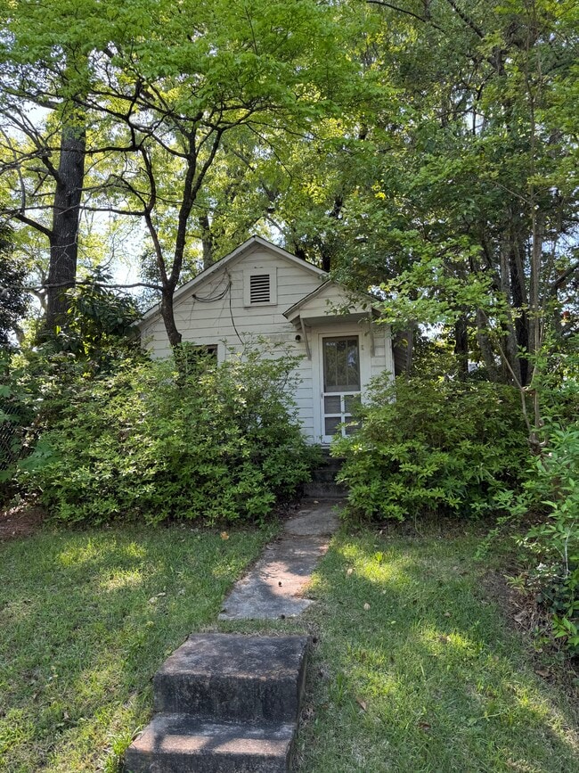 Building Photo - 244 Payne St Unit Back house