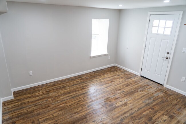 Photo - 520 East Ave