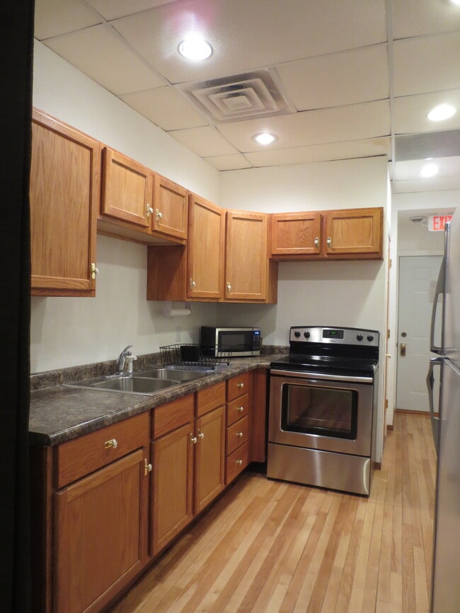 122 N. Lake Ave. Kitchen - 122 N Lake Ave Unit 0