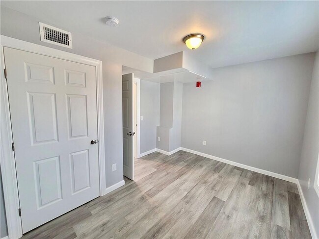 Photo - 527 Charles St Unit 2