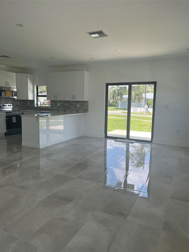 Photo - 2877 SE 1st Ct