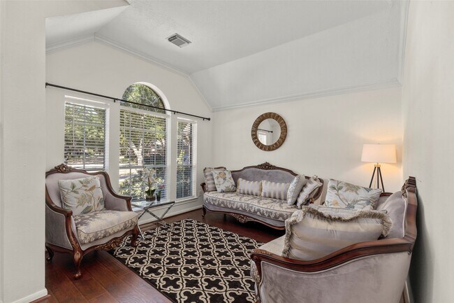 Photo - 723 Avery Dr