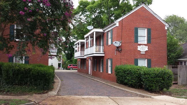 Street View cobblestone drive - 521 University Dr Unit Campton Place Apartments