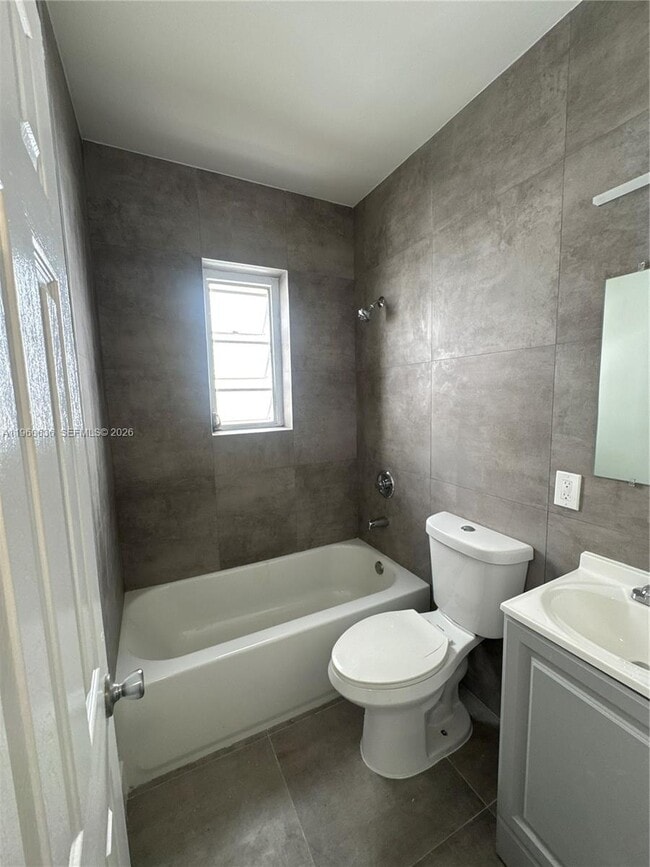 Photo - 1965 Calais Dr Unidad 9