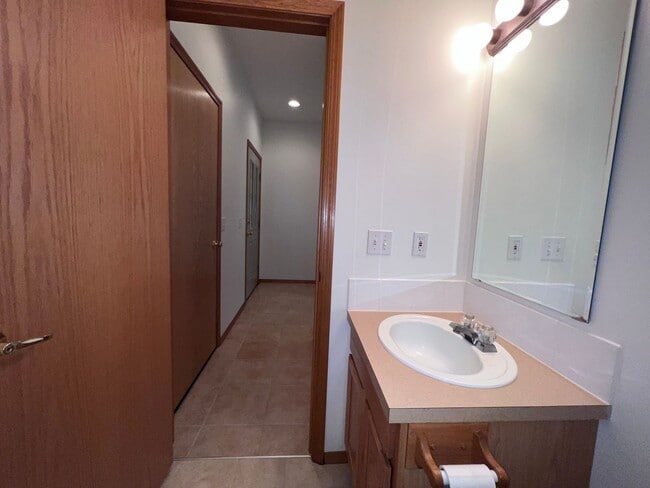 Photo - Lovely 2 Bedroom Condo in Gated Community - Auburn