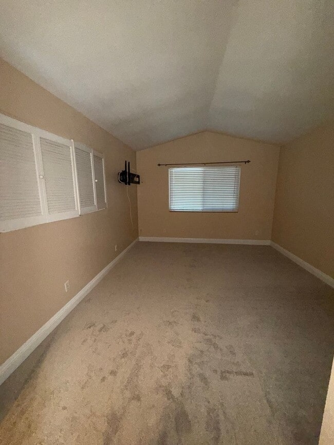 Photo - Lovely 3 bed  2 1/2 bath