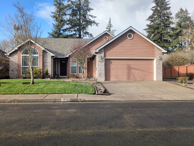 Building Photo - Beautiful Three Bedroom in Keizer