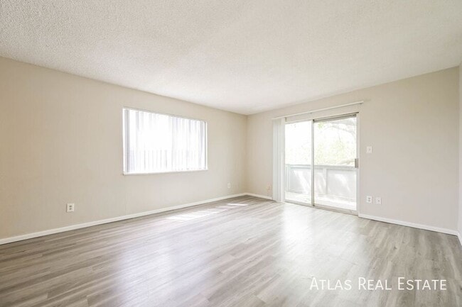 Photo - 280 E Highline Cir
